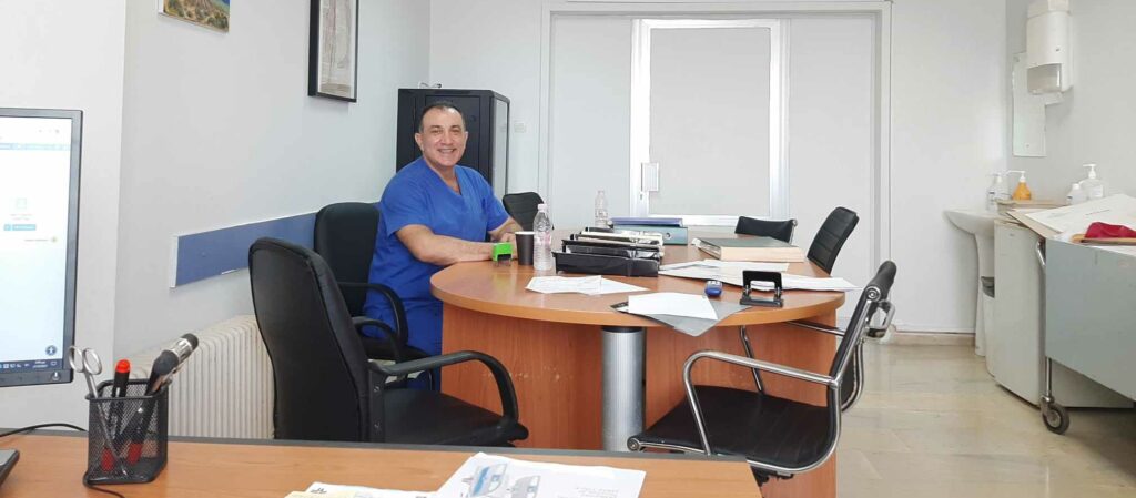 Δρ. Γεώργιος Ευγενιάδης στο ιατρείο